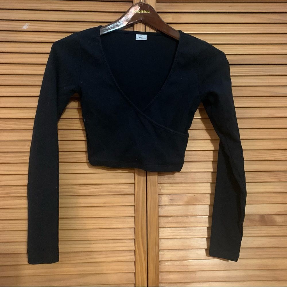 Aritzia Sunday Best V neck Cropped Long sleeve Black size XS